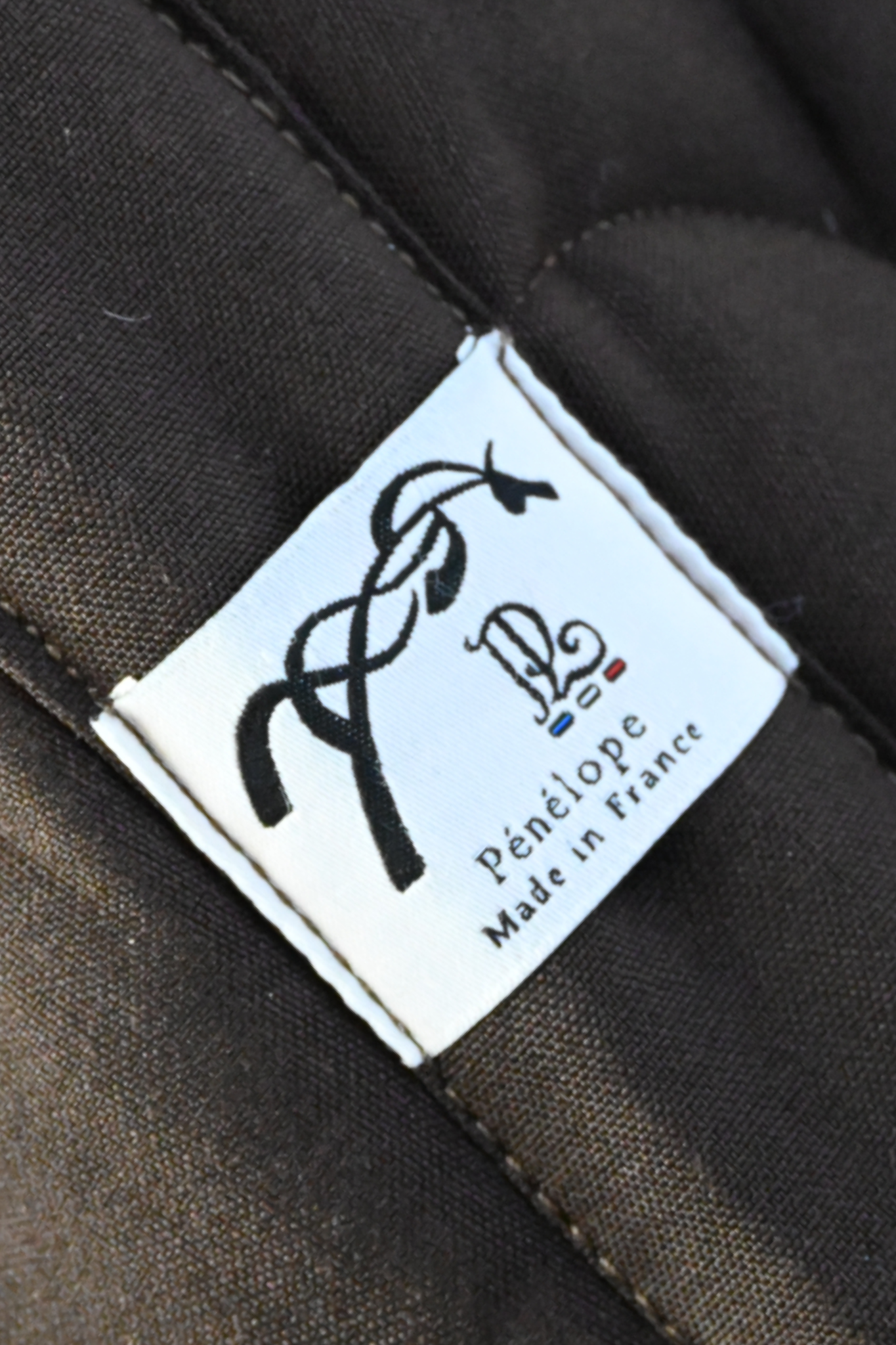 Pénélope Leprevost - Tapis de selle point sellier classique Marron – Image 3