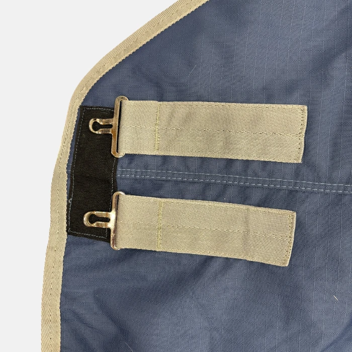 Equithème - Couverture imperméable Tyrex 600D recyclée 150gr Bleu Ciel – Image 5